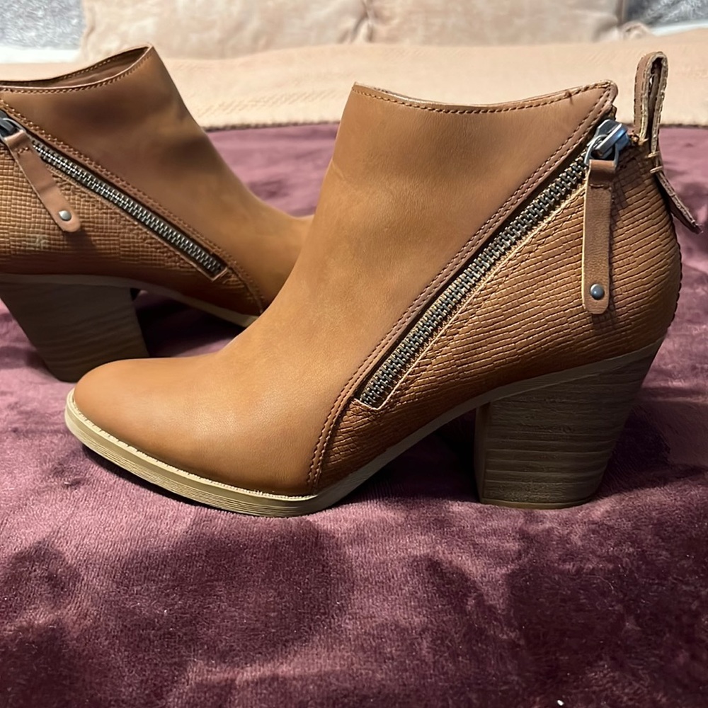 Cognac heeled booties